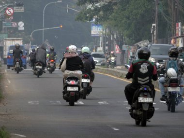 Motosiklet Trafiği Cakarta, Endonezya 'da Gerçekçi Sokak Fotoğrafları Görünümü 2 Temmuz 2025
