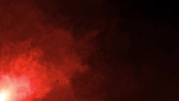 在黑色背景下 从左下角流到右上角的橙色红色照明弹烟云燃烧颗粒 4K三维大气柔和的雾 乌云与灰尘在黑暗的背景 — 图库视频影像