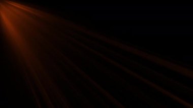 Siyah soyut arka planda sol üstteki animasyondan parlayan turuncu optik ışık. Yan köşegen ışık optik mercek parlak animasyon sanat arka plan döngüsü. Işıklı güneş ışınları simülasyon etkisi.