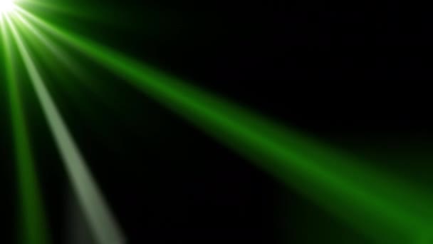 シームレスループグローレモングリーン光フレア輝き黒抽象的な背景に左上のアニメーションからの光線 — ストック動画