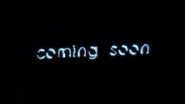 Coming Soon neon metin efektinin animasyon metni sinematik başlık soyut arka plan. Hızlı zaman proress 444 kullanarak alfa kanalı ile izole edilmiş şeffaf video animasyon metni ögesi