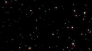 Siyah arkaplanda parlayan yıldız animasyonu döngüsü. Galaksi gökyüzü parlayan ışık ile uzay animasyonunda grafiksel hareket örtüsü etkisi döngüsü. Galaksi uzayı keşfi ve dönüşü.