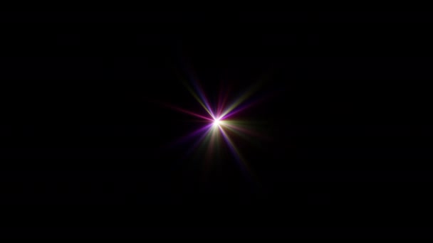 ループセンターのカラフルな星のライト光学レンズフレアは プロジェクト画面のオーバーレイのための黒い抽象的な背景に回転アニメーションアートを輝きます — ストック動画