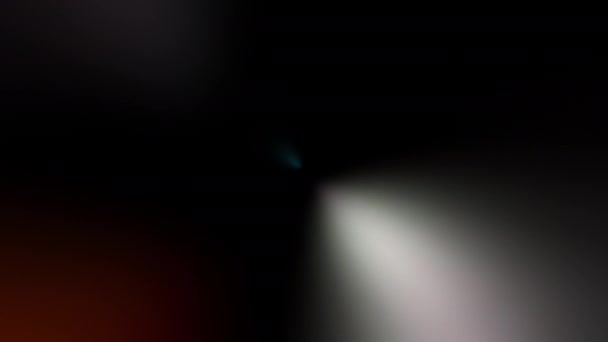 アブストラクトループ放射光漏れ光レンズフレア暗い背景の光回転アニメーション 4Kシームレスループ動的明るい星の光線効果 星の光の縞 — ストック動画