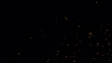 Soyut dipsiz döngü parlayan ateş parçacıkları kül kıvılcımları sağ tarafta şeffaf alfa kanalı ile yükselen animasyon projenizi örtbas etmek için kullanılabilir 4K 3D ateşli turuncu parlayan kaotik hareket 