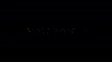 Kripto Currecy parlak renkli neon lazer metin animasyon hatası kara soyut arkaplan üzerinde sinematik başlık.