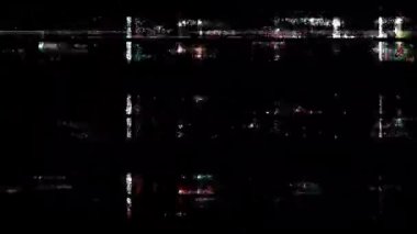  Grunge hareketinin animasyonu. ekran projesi üzerine soyut arkaplan için dur hareketi etkisinde siyah ve beyaz gürültü dokusu animasyonu. 