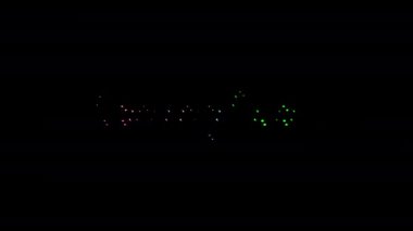 Yakında parlak neon renkli lazer metin hatası kara soyut arkaplan üzerindeki animasyon sinematik başlık.