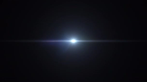 白い青い星の光線を照らすループセンターは 黒い抽象的な背景に光学レンズフレアの長い腕のアニメーションアートを輝かせます 隔離されたアルファ チャンネル クイックタイム Proress444 — ストック動画
