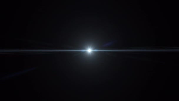白い青い星の光線を照らすループセンターは 黒い抽象的な背景に光学レンズフレアの長い腕のアニメーションアートを輝かせます 隔離されたアルファチャンネルProress444 — ストック動画