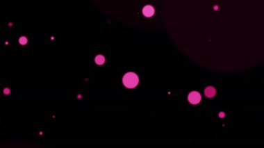 Ekran projesi örtüşmesi için siyah soyut arkaplan üzerinde uçan pembe bokeh parçacıkları. Etkinlik, festival, evlilik yıldönümü