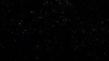 Döngü animasyonu siyah soyut arkaplanda havada uçuşan beyaz yıldız parçacıkları parlıyor. Parlayan kor yanan kül parçacıkları.