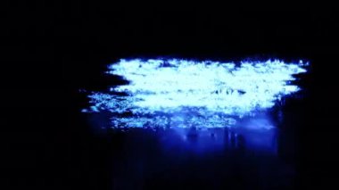 Flaş ışıklı sinematik başlık animasyonu arkaplanlı mavi neon metin efektini izlediğiniz için teşekkür metni.