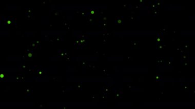 Animasyon döngüsü yeşil bokeh parçacıkları siyah soyut arkaplanda yukarı doğru akar. Alevli mavi parlayan kor yanan kül parçacıklarının animasyonu.