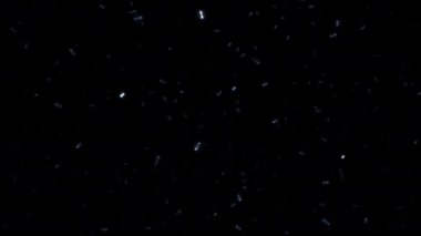 Animasyon döngüsü beyaz toz yıldızı parçacıkları siyah soyut arka planda yukarı doğru akar. Alevli, beyaz, parlayan, yanan kül parçacıklarının canlandırması.