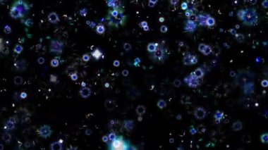 Parlak mavi kıvılcım bombası parçacıkları siyah soyut arkaplanda ateş animasyonu oluşturur. 4K 3D ateşli mavi parlayan kor yanan kül parçacıklarının animasyonu.