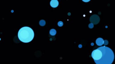 Soyut animasyon mavi bokeh parçacıkları ekran projesi için siyah arkaplan üzerinde havada uçuyor. 4K 3D mavi bokeh parçacıkları havada uçuşuyor. 