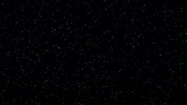 Soyut döngü yanıp sönen mavi küçük bokeh parçacıkları siyah arkaplanda akıyor. 4K 3D kusursuz mavi bokeh parçacıkları havada uçuşuyor. 