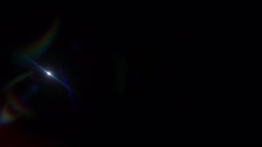 Soyut mavi optik lens, siyah arkaplanda soldan sağa hareket eden parlak ışık çizgileri oluşturur. 4K pürüzsüz dinamik kinetik parlak yıldız çizimi flaş ışık efekti