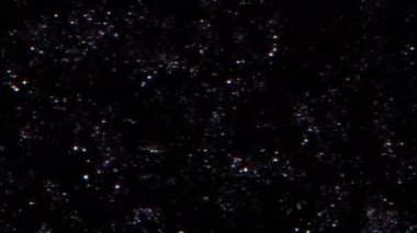 Soyut döngü beyaz bokeh yıldız parçacıkları siyah arkaplanda akar. 4K 3D kusursuz döngü animasyonu. Kış tatili konsepti, Mutlu Noeller, yeni yıl, düğün, kutlama 