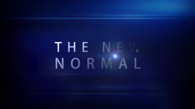 Mavi soyut arkaplanda Yeni Normal metin sinematik başlığı. Son römork için kapak kapanıyor