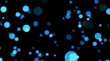 Siyah arkaplana mavi bokeh parçacıkları düşen soyut döngü. 4K 3D kusursuz mavi bokeh parçacıkları havada uçuşuyor.