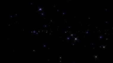 4K 3D, parlak optik ışıltılı yıldız parçacıkları siyah arkaplanda hareketli. Galaksi gökyüzü parlayan ışık ile uzay animasyonunda grafiksel hareket örtüsü etkisi döngüsü. Galaksi uzayı keşfi ve dönüşü.