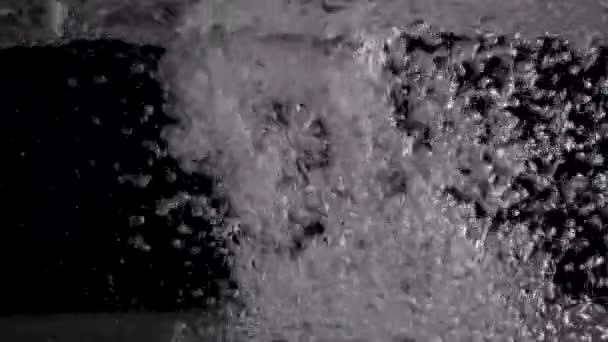 水泡黑色背景4K质量 — 图库视频影像