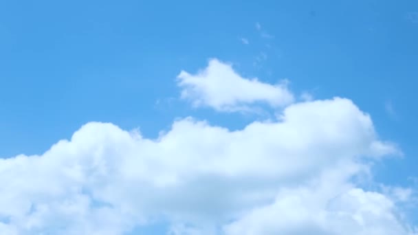Nubes Nubes Esponjosas Lapso Tiempo Cielo Azul — Vídeo de stock