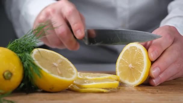 Cutting Lemon White Shirt Chef Cutting Yellow Lemon Knife — ストック動画