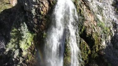 Şelale, havadan şelale manzarası ve doğa.