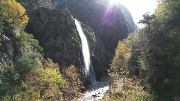 空中瀑布和峡谷在自然界中 — 图库视频影像