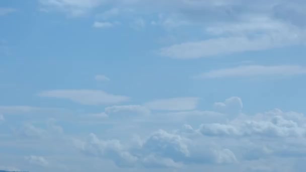 Bulutlar Beyaz Bulutlar Mavi Gökyüzünde Zaman Akıp Gidiyor — Stok video