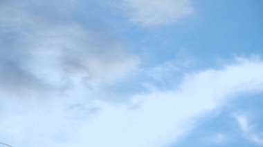 Bulutlar, Stratus beyaz bulutları zaman aşımı