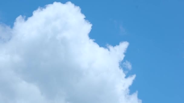 Mraky Nadýchané Mraky Časový Odstup Modrá Obloha — Stock video