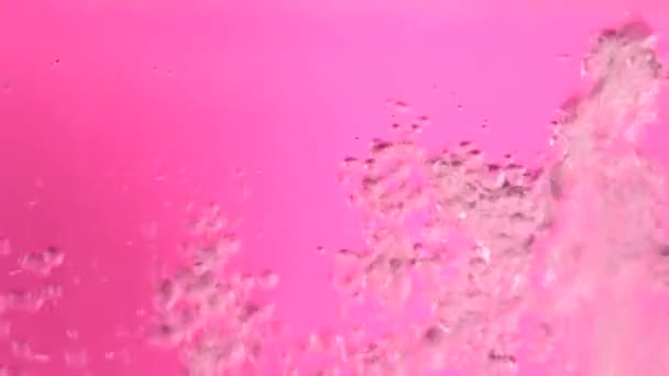 Blasen Wasserblasen Auf Rosa Hintergrund Zeitlupe — Stockvideo