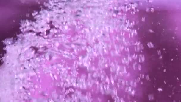 Bubblor Vatten Bubblor Lila Bakgrunder Slowmotion — Stockvideo