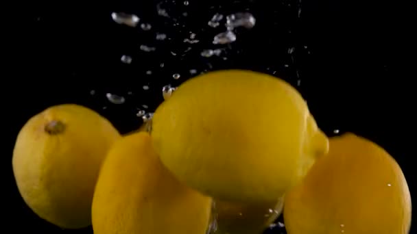 Limão Limão Amarelo Respingo Água Bacground Preto — Vídeo de Stock
