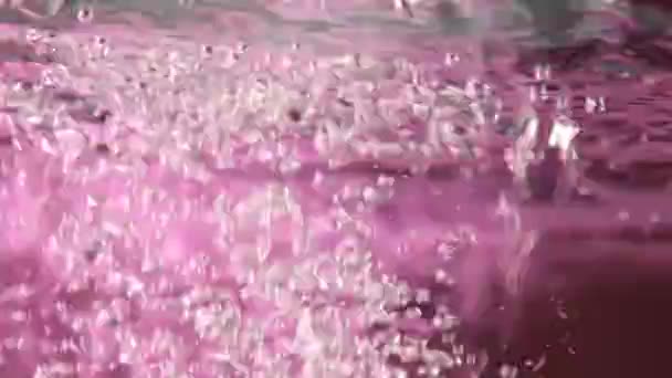 Bubblor Vatten Bubblor Rosa Bakgrund — Stockvideo