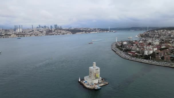 修復とボスフォルスのマイデンスタワー トルコのイスタンブール — ストック動画
