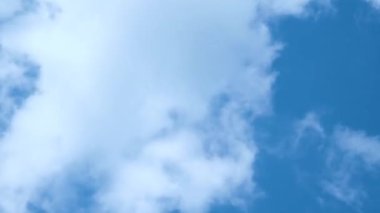 Bulutlar, Stratus beyaz bulutları zaman aşımı