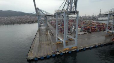 konteyner portu, havadan konteynır portu ve vinç