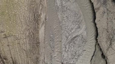 Kuraklık, hava kuraklığı ve çatlak zemin