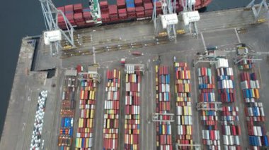 ithalat ve ihracat için konteyner portu, hava kabı portu