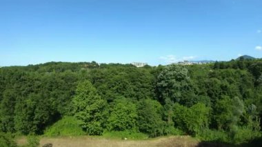 Gökyüzü mavi ve yeşil