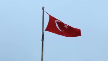 Türk bayrağı, dalgalı Türk bayrağı ve mavi gökyüzü