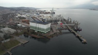 Endüstriyel liman, hava sanayi limanı ve sakin deniz