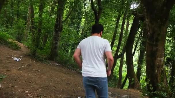 Walking Forest Man Walking Forest Slowmotion Quality Footage — Stock Video