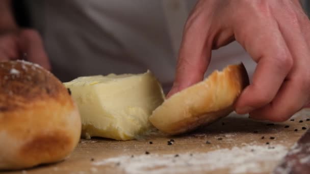 Manteiga Manteiga Chef Pão Caseiro — Vídeo de Stock