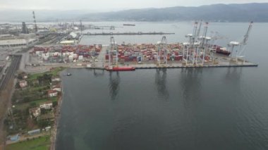 konteynır limanı, hava konteynır limanı ve sanayi bölgesi